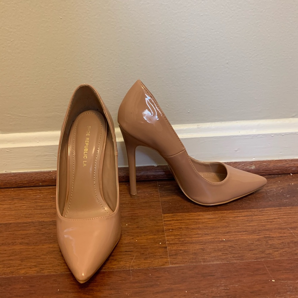Nude patent heels